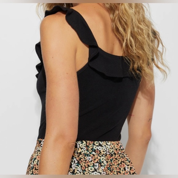 NEW Lexi V-wire Ruffled Bodysuit - Picture 3 of 6